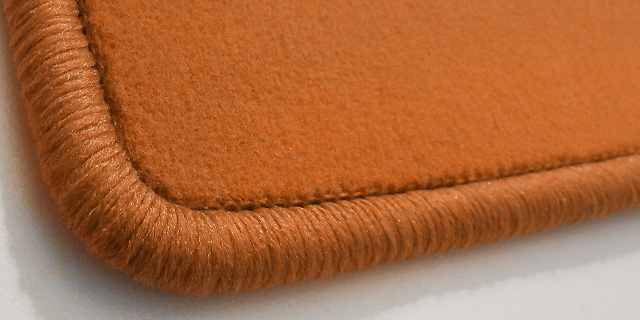 Tapis sur mesure orange